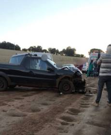 Acidente entre carro e caminhão é registrado no interior de Jóia