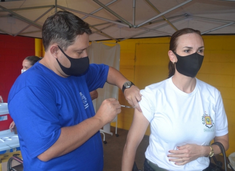 Domingo será de vacinação contra a Covid-19 no Brique da Praça