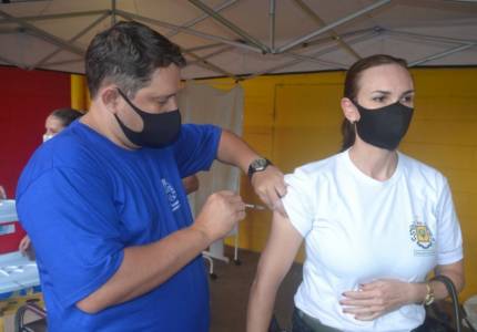 Domingo será de vacinação contra a Covid-19 no Brique da Praça