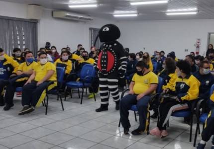 Com 784 casos notificados de dengue, Secretaria de Saúde realiza palestras em escolas 
