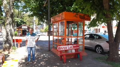 Taxistas da Avenida Brasil esperam por banheiro há 14 anos em Santo Ângelo