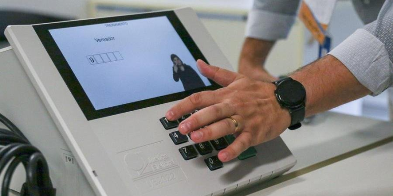 Eleições 2024: TSE lacra sistema que será usado em urnas