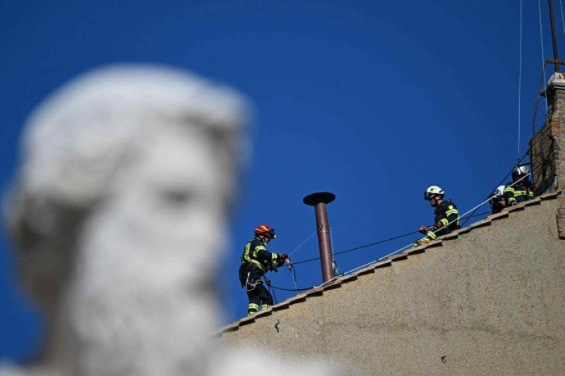 Veja os horários da fumaça que anunciará o novo papa
