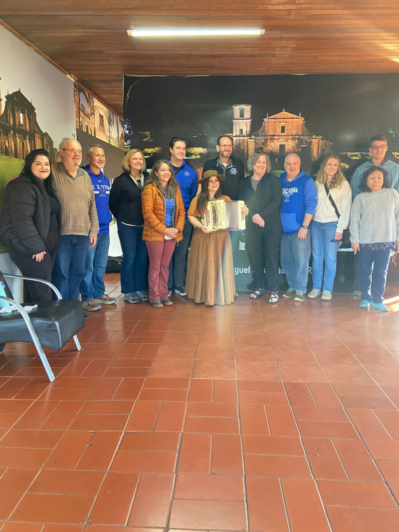 Padres jesuítas dos Estados Unidos visitam São Miguel das Missões 