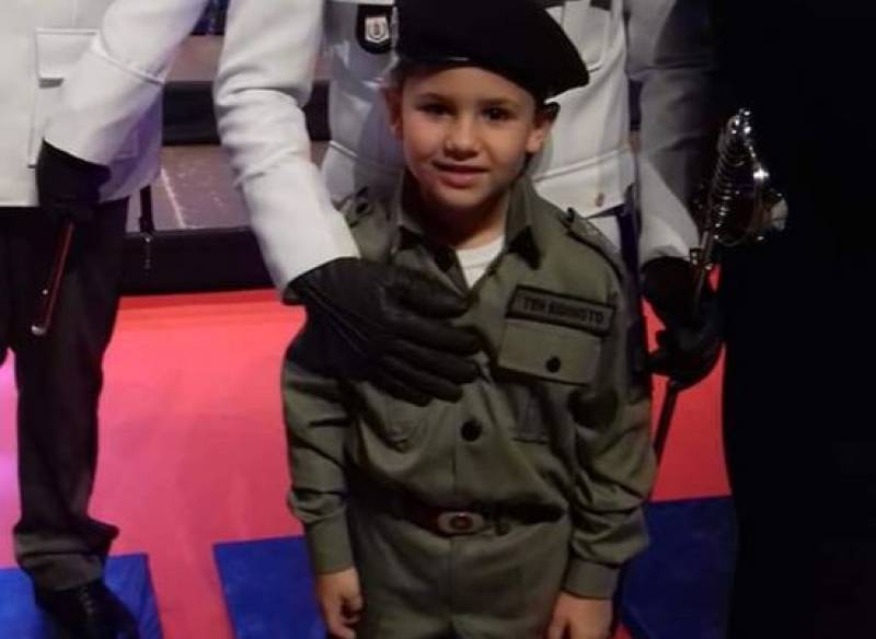 Criança de 8 anos morre atingida por portão no Litoral Norte