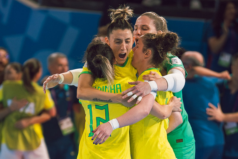 Brasil goleia a Espanha e está na final inédita do Mundial de futsal feminino