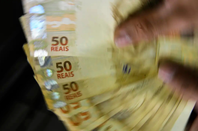 Salário mínimo vai para R$ 1.621 a partir de 2026