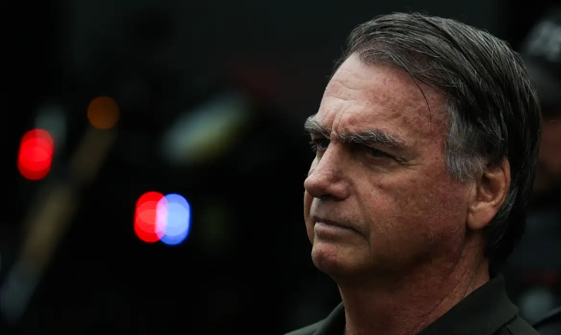 PF conclui que Bolsonaro precisa de cirurgia de hérnia