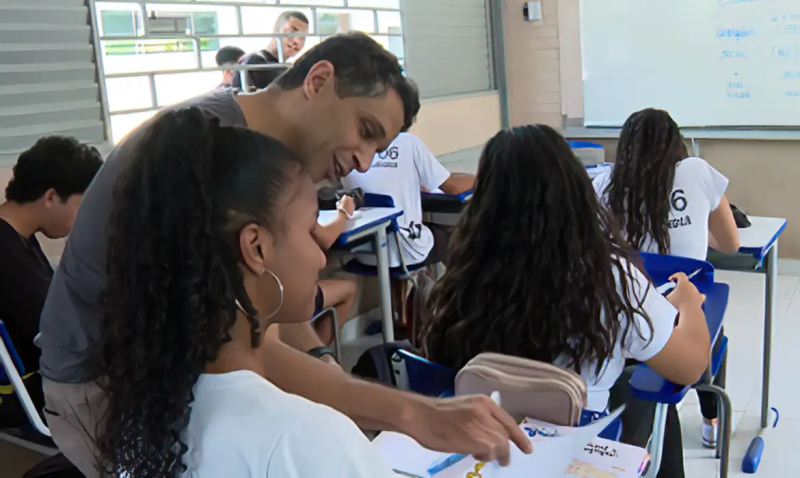 Professores podem acumular cargo público, decide Congresso