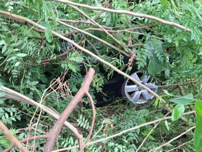 Veículo é encontrado abandonado após colidir com placa de sinalização na ERS-342, em Ijuí