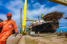 Assinatura de contrato para construção de navios reacende esperança no Polo Naval de Rio Grande