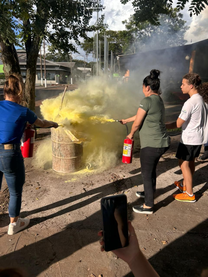 Curso de Brigadista RT-15 capacita voluntários e expositores da Fenasoja 2026