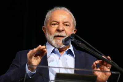 Lula mira classe média e turbina programa habitacional