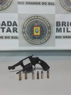 Brigada Militar de Ijuí prende homem em flagrante por Porte Ilegal de Arma de Fogo e adulteração de sinal identificador de veículo