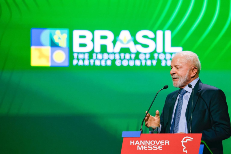  Lula afirma que o mundo “não pode se curvar” a quem faz guerra pelo Twitter