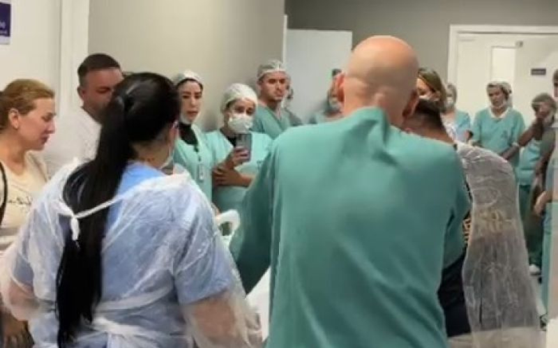 Em despedida emocionante, família doa órgãos de mulher e gesto salva vidas