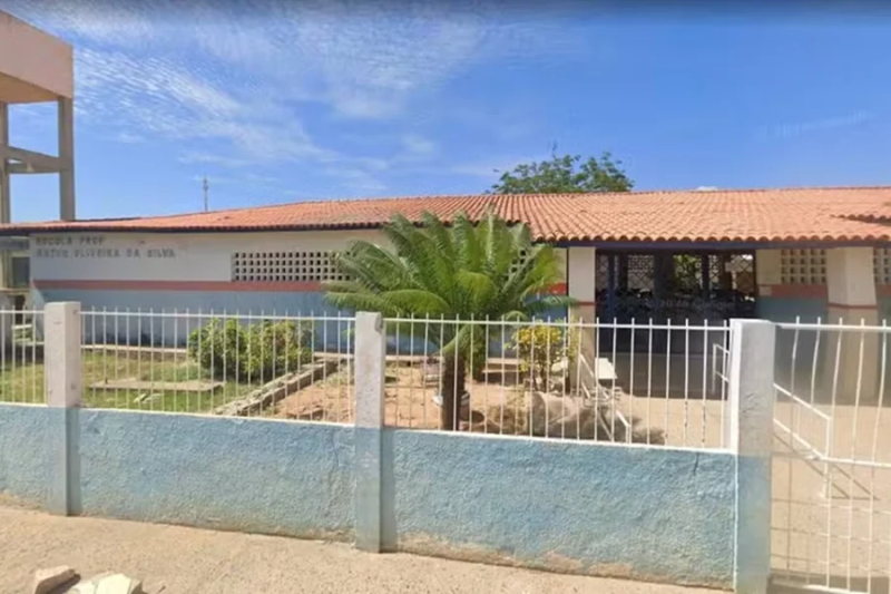 Professor é afastado após tirar a roupa e ficar nu em sala de aula