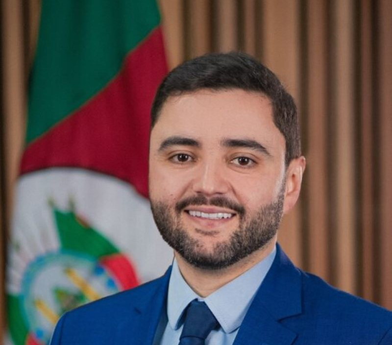 Vice-governador Gabriel Souza entrega 20 casas definitivas em Santo Ângelo na quinta