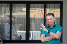 Bolsonaro é internado para cirurgia no ombro em hospital de Brasília