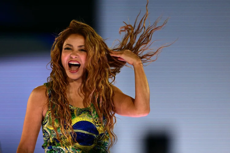 Show de Shakira em Copacabana atrai multidão e aquece a economia do Rio