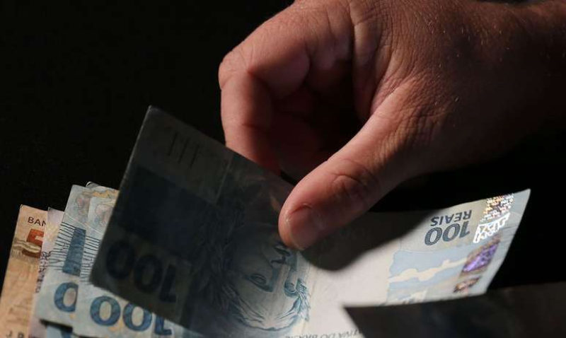 Brasil tem 82,8 milhões de endividados; 21% dos débitos são contas de luz, água e gás