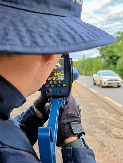 PRF flagra motoristas acima da velocidade na BR-392 entre Guarani das Missões e Cerro Largo