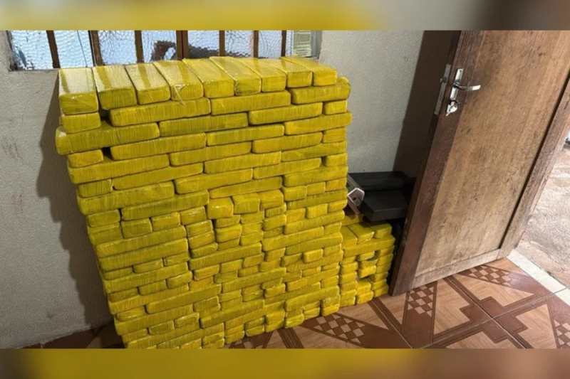 Operação mira depósito do tráfico e prende dois com 342 kg de maconha