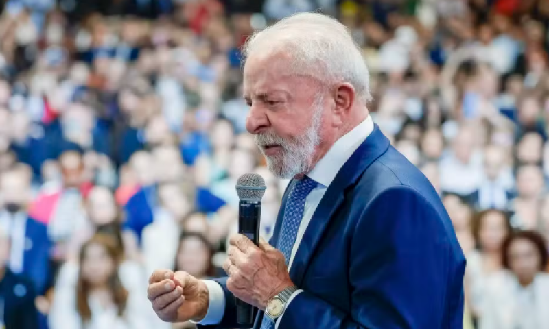 Lula anuncia fim da taxa das blusinhas; compras internacionais de até U$ 50 não pagarão imposto