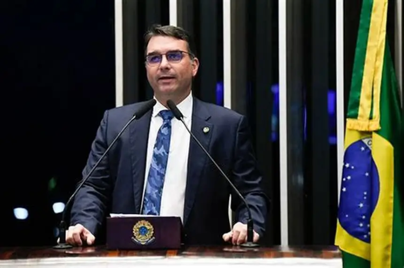 Nota de Flávio Bolsonaro: senador defende instalação da CPI do Banco Master