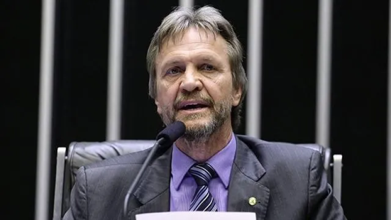 Líder do PT na Câmara aciona Coaf e pede investigação contra Flávio