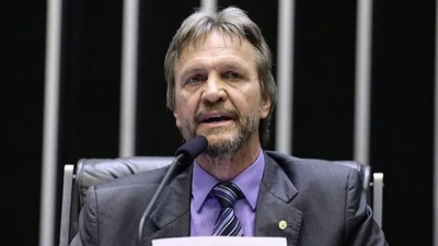 Líder do PT na Câmara aciona Coaf e pede investigação contra Flávio