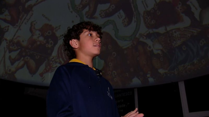 Menino de 12 anos com superdotação começa a acompanhar aulas em universidade de Caxias do Sul