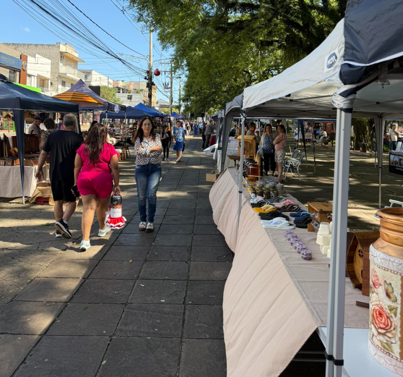 Brique da Praça terá saxofone, ações de saúde e vacinação contra a gripe neste domingo