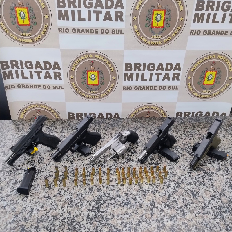 Brigada Militar prende homem e apreende adolescente com armas em Giruá