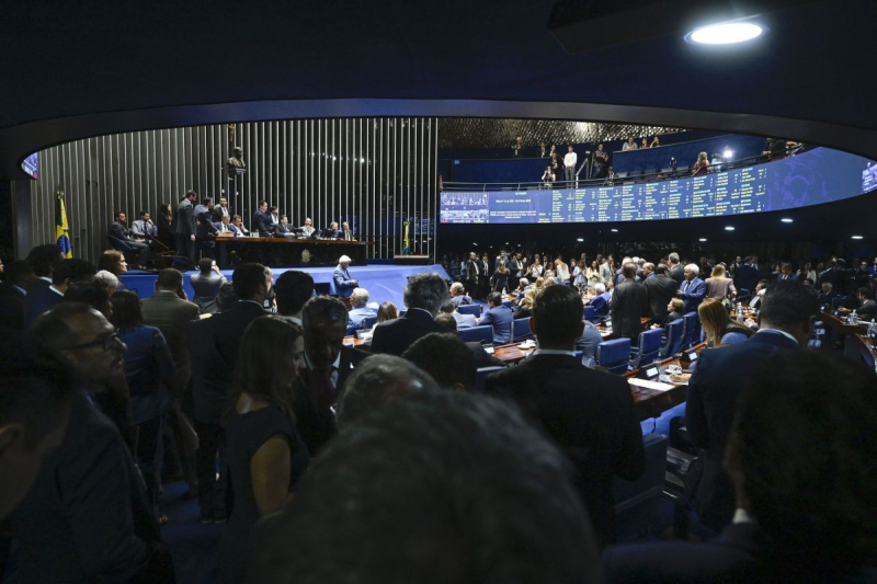 Oposição e empresários se mobilizam para retardar PEC do 6x1 no Senado