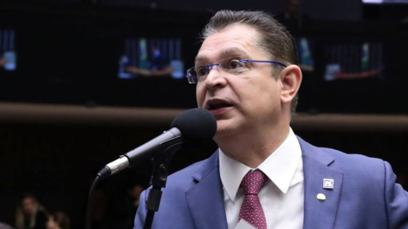 Líder do PL diz que partido votará pelo fim da escala 6x1