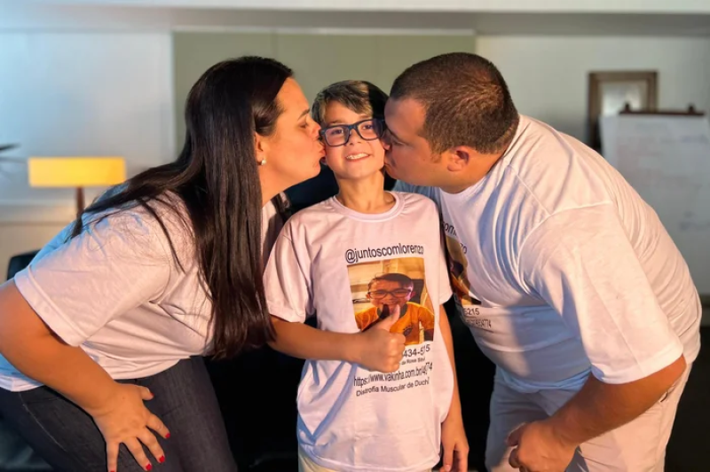 Após batalha judicial, família recebe medicamento para tratamento de menino com síndrome rara no RS