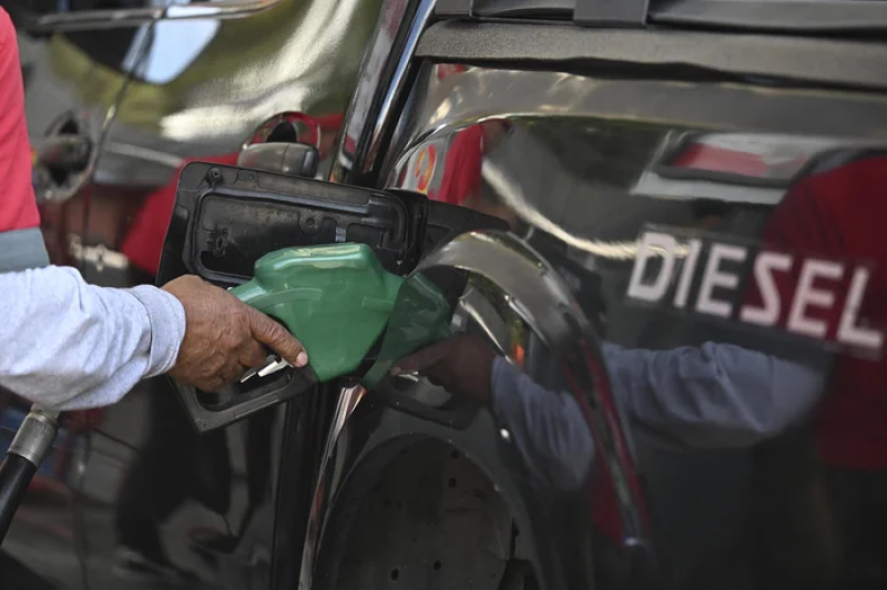 Diesel terá desconto de R$ 0,35 a partir desta segunda-feira
