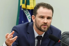 Declaração do Imposto de Renda pode se tornar automática em até três anos, diz ministro da Fazenda