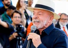 Lula critica tarifas dos EUA e diz que Brasil não pode ser tratado como “republiqueta”