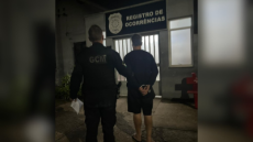 Homem é preso por tentativa de feminicídio após jogar querosene na companheira enquanto ela dormia no RS 