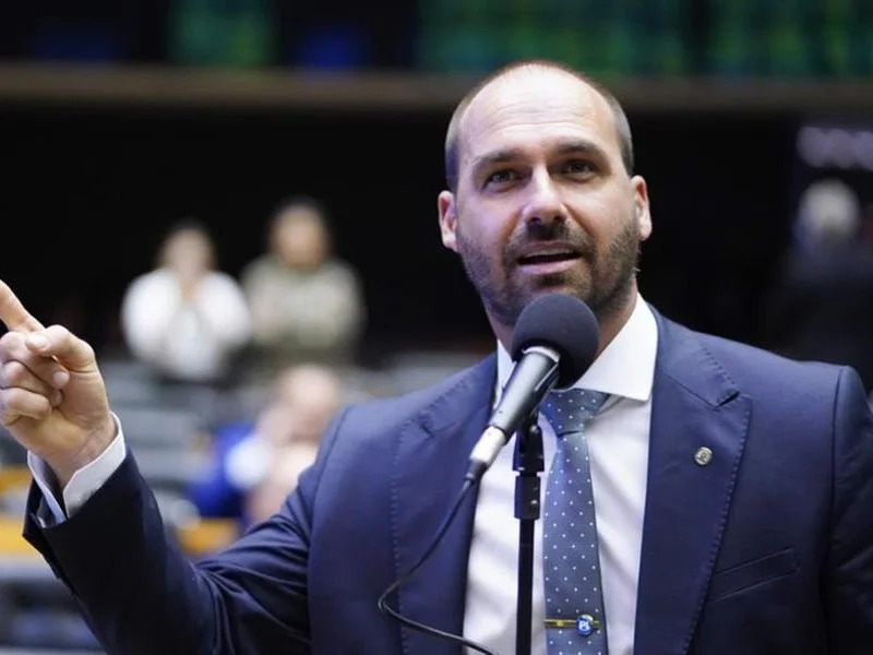 Defensoria pede adiamento de julgamento de Eduardo Bolsonaro no STF