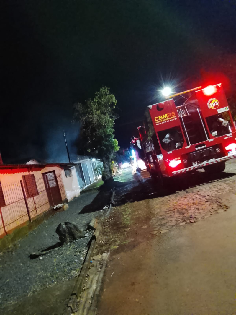Residência de suspeito do homicídio de Everson Kauã é incendiada em Santo Ângelo