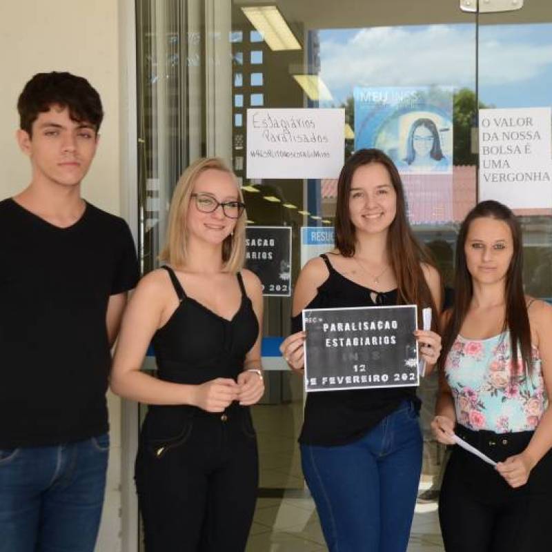 Estagiários do INSS fazem paralisação, em Frederico Westphalen 