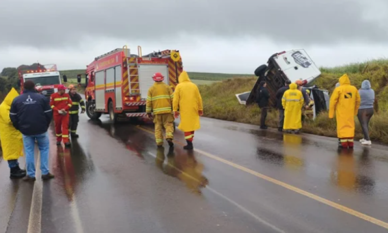 Colisão entre Saveiro e caminhonete deixa dois mortos na ERS-324, em Pontão