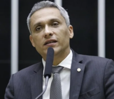 Justiça manda Gustavo Gayer indenizar PT por vídeo onde acusa partido de mandar matar Bolsonaro