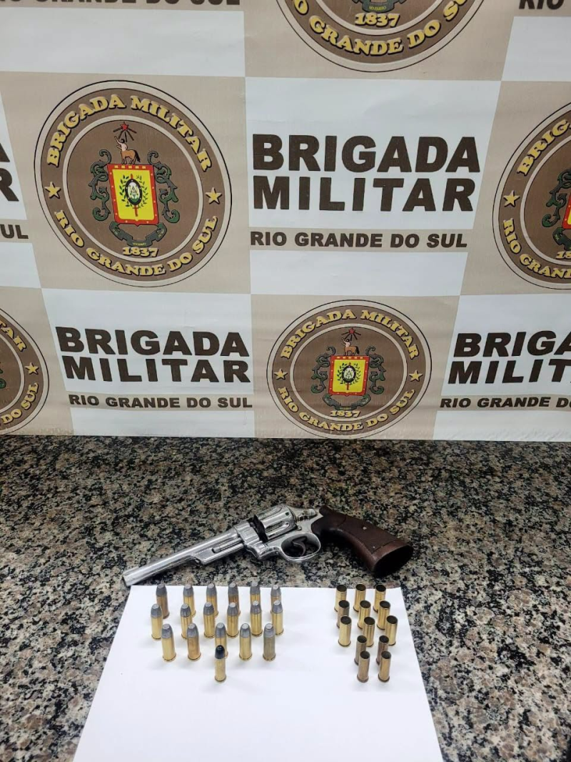 Brigada Militar de Santo Ângelo prende homem por posse ilegal de arma em Guarani das Missões