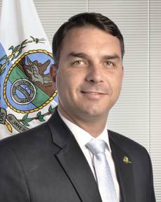Flávio Bolsonaro defende transferência da embaixada do Brasil para Jerusalém se for eleito