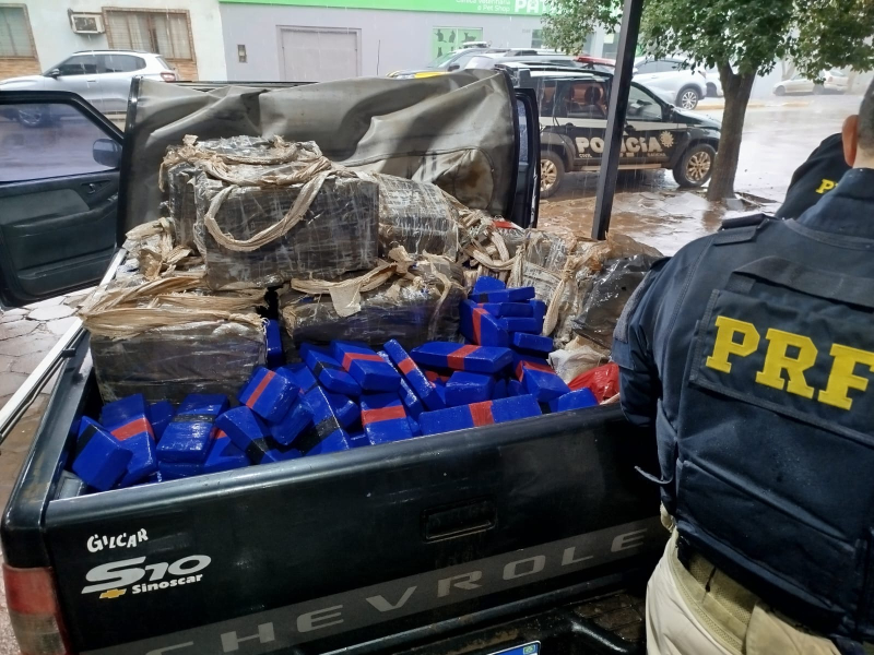 PRF e Polícia Civil prendem dois traficantes com mais de 600 quilos de maconha em São Luiz Gonzaga