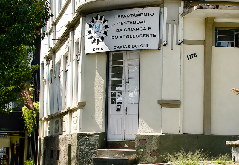 Homem é condenado a 97 anos de prisão por estuprar as duas filhas durante 10 anos no RS 